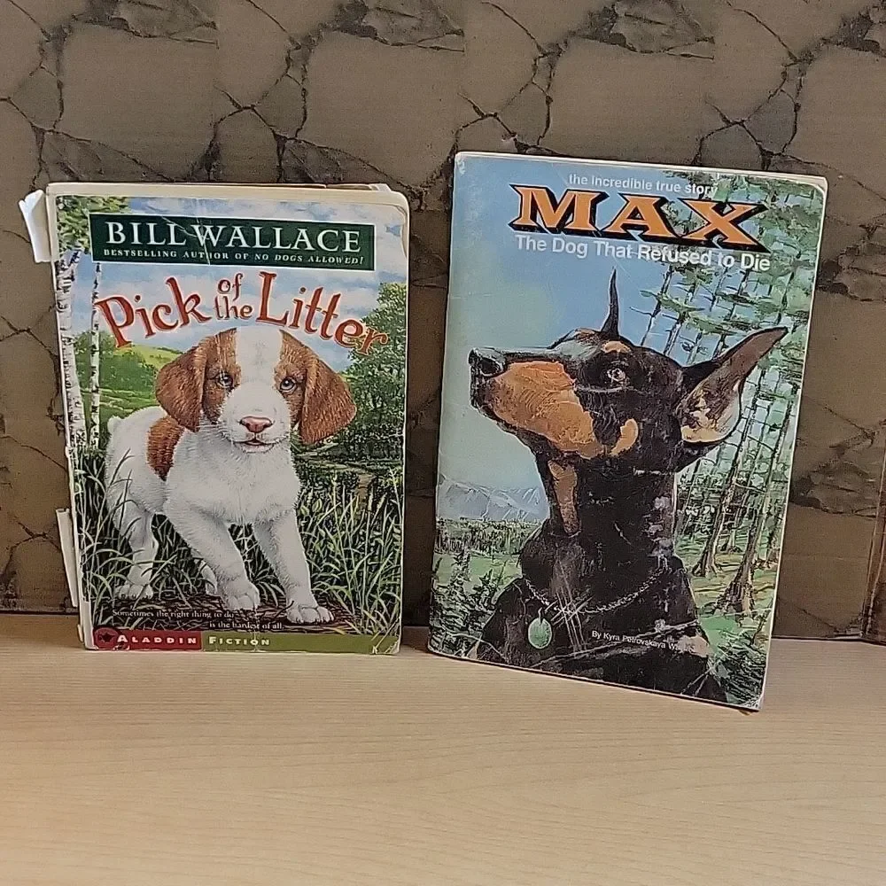 ‎8 paperback books about dogs.